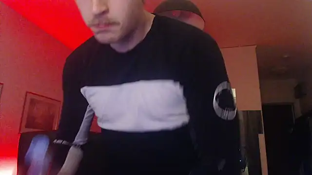 Snapshot of TheWildLion chatting on 01-11-25, 09:04 TheWildLion online show from 01-11-25, 09:04