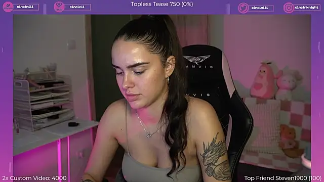 Snapshot of NaomiiMoon chatting on 10-01-25, 07:09 NaomiiMoon online show from 10-01-25, 07:09