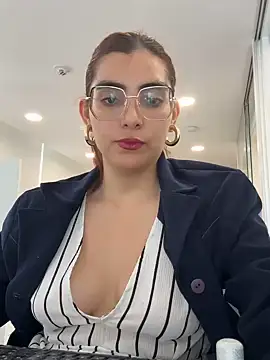 Snapshot of MartinaSooler chatting on 02-14-25, 03:58 MartinaSooler online show from 02-14-25, 03:58