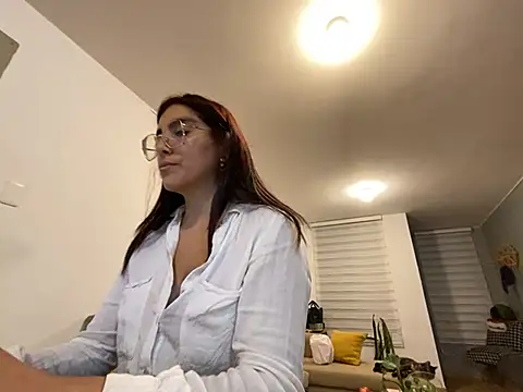 Snapshot of MartinaSooler chatting on 02-18-25, 11:52 MartinaSooler online show from 02-18-25, 11:52