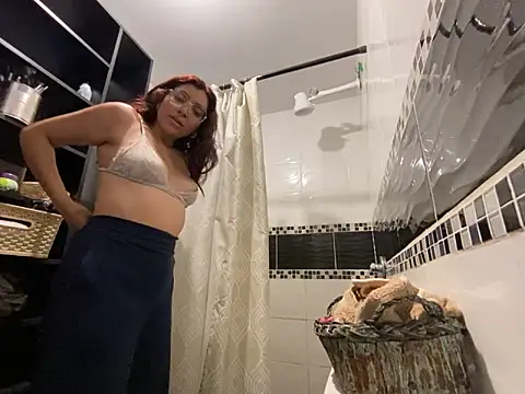 Snapshot of MartinaSooler chatting on 02-21-25, 12:05 MartinaSooler online show from 02-21-25, 12:05