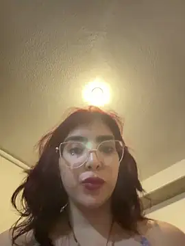 Snapshot of MartinaSooler chatting on 06-12-26, 04:11 MartinaSooler online show from 06-12-26, 04:11