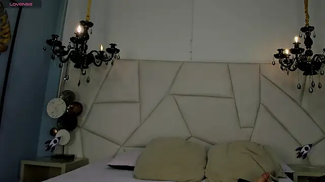 Aitana Hilton  online show from 11-02-25, 11:45