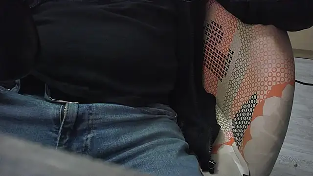 Snapshot of zoltard_1911 chatting on 02-27-25, 11:37 zoltard 1911 online show from 02-27-25, 11:37