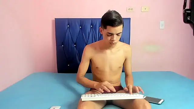 Latinos 2001 online show from 10-10-25, 05:56