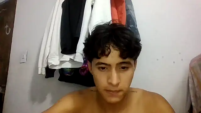 Snapshot of Sm1thXx chatting on 02-14-25, 03:33 Sm1thXx online show from 02-14-25, 03:33