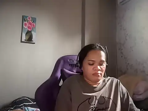 Snapshot of SophiaCourthaway chatting on 05-12-26, 11:46 SophiaCourthaway online show from 05-12-26, 11:46
