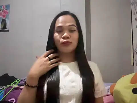 Snapshot of SophiaCourthaway chatting on 05-18-26, 10:48 SophiaCourthaway online show from 05-18-26, 10:48
