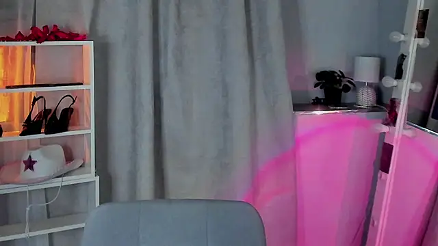 Snapshot of Sahara_Shields chatting on 05-06-26, 10:31 Sahara Shields online show from 05-06-26, 10:31