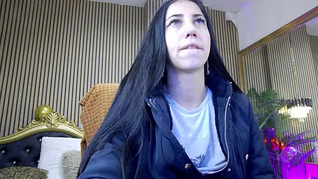 Snapshot of KeylaBlair chatting on 02-14-25, 03:58 KeylaBlair online show from 02-14-25, 03:58