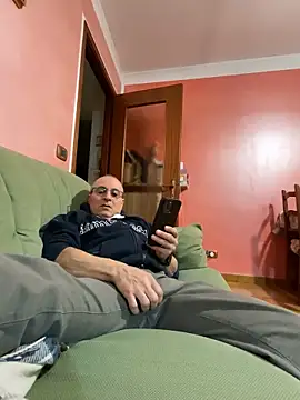 Snapshot of sempreilmio2 chatting on 02-06-25, 06:24 sempreilmio2 online show from 02-06-25, 06:24