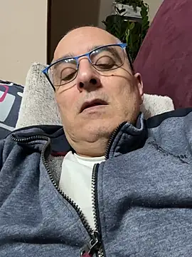 Snapshot of sempreilmio2 chatting on 03-17-25, 10:17 sempreilmio2 online show from 03-17-25, 10:17