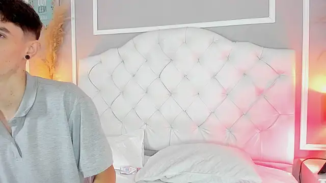 Snapshot of connor_and_angel chatting on 01-28-25, 04:30 connor and angel online show from 01-28-25, 04:30