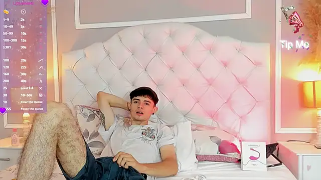 Snapshot of connor_and_angel chatting on 02-07-25, 04:35 connor and angel online show from 02-07-25, 04:35