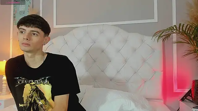 Snapshot of connor_and_angel chatting on 03-03-25, 05:18 connor and angel online show from 03-03-25, 05:18