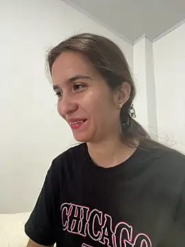 Snapshot of Bella_still chatting on 07-02-26, 01:17 Bella still online show from 07-02-26, 01:17