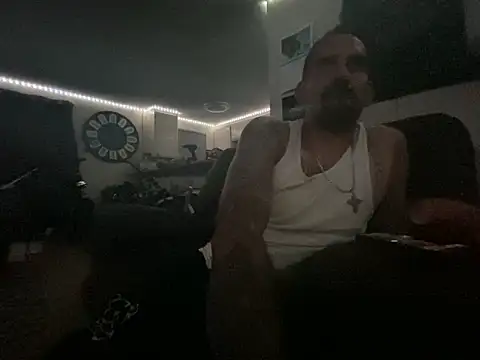 Snapshot of hornycouple818 chatting on 01-29-25, 10:48 hornycouple818 online show from 01-29-25, 10:48