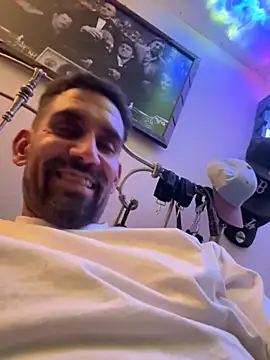 Snapshot of hornycouple818 chatting on 11-09-25, 05:28 hornycouple818 online show from 11-09-25, 05:28