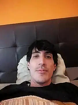 Snapshot of moutt99 chatting on 01-15-25, 01:20 moutt99 online show from 01-15-25, 01:20