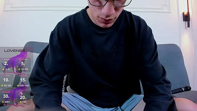 Snapshot of Cum_hunters chatting on 02-11-26, 03:33 Cum hunters online show from 02-11-26, 03:33