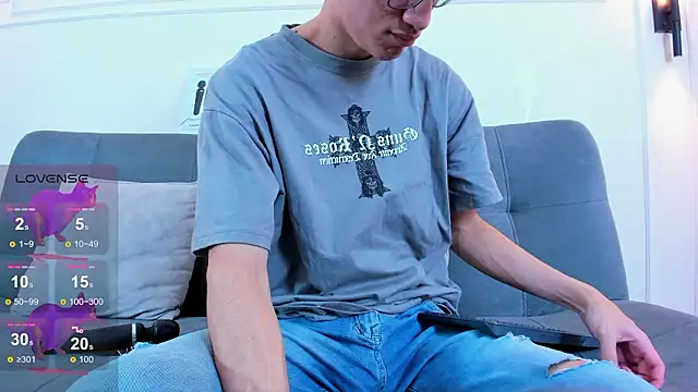 Snapshot of Cum_hunters chatting on 02-13-26, 03:24 Cum hunters online show from 02-13-26, 03:24