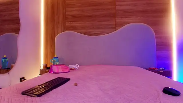 Snapshot of Auroraa_miller chatting on 06-11-26, 03:04 Auroraa miller online show from 06-11-26, 03:04
