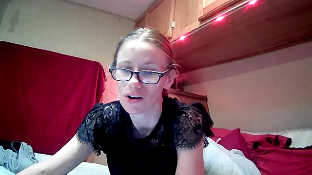 Snapshot of VibeyLovers chatting on 02-19-25, 06:00 VibeyLovers online show from 02-19-25, 06:00