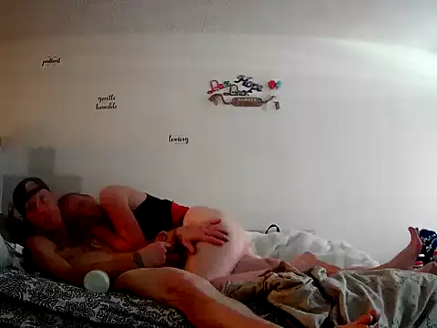 Snapshot of VibeyLovers chatting on 09-28-25, 04:56 VibeyLovers online show from 09-28-25, 04:56