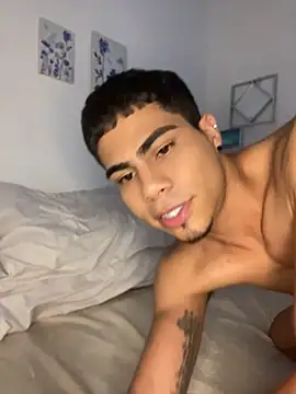 Snapshot of Dannytwinksxxx chatting on 06-11-26, 10:41 Dannytwinksxxx online show from 06-11-26, 10:41