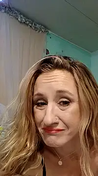 Snapshot of hunybunz69 chatting on 01-27-25, 07:14 hunybunz69 online show from 01-27-25, 07:14