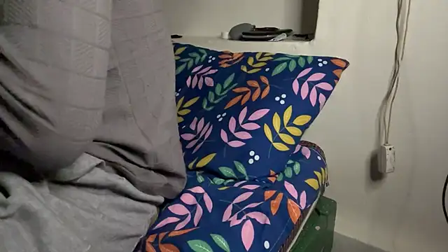 hot hunk boy online show from 12-17-25, 07:09