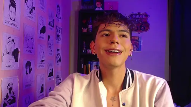 Snapshot of Mickey_Magic chatting on 01-17-25, 01:36 Mickey Magic online show from 01-17-25, 01:36