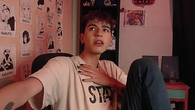 Snapshot of Mickey_Magic chatting on 01-21-25, 04:10 Mickey Magic online show from 01-21-25, 04:10