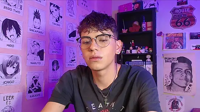 Snapshot of Mickey_Magic chatting on 01-30-25, 06:46 Mickey Magic online show from 01-30-25, 06:46