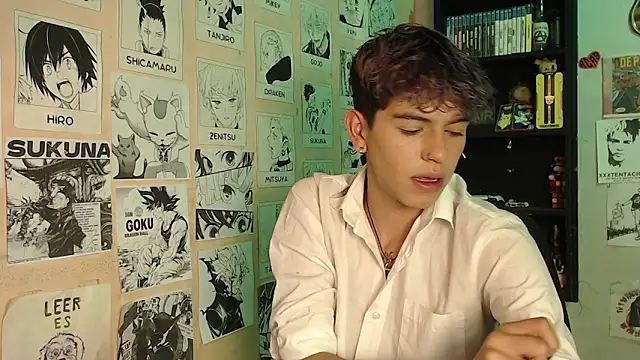 Snapshot of Mickey_Magic chatting on 03-04-25, 06:26 Mickey Magic online show from 03-04-25, 06:26