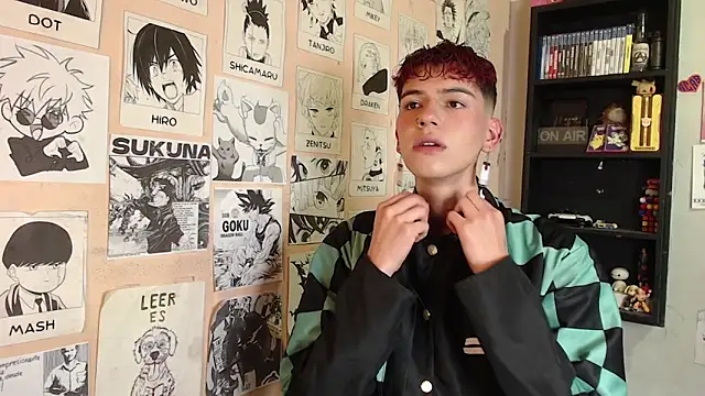 Snapshot of Mickey_Magic chatting on 03-08-25, 04:23 Mickey Magic online show from 03-08-25, 04:23