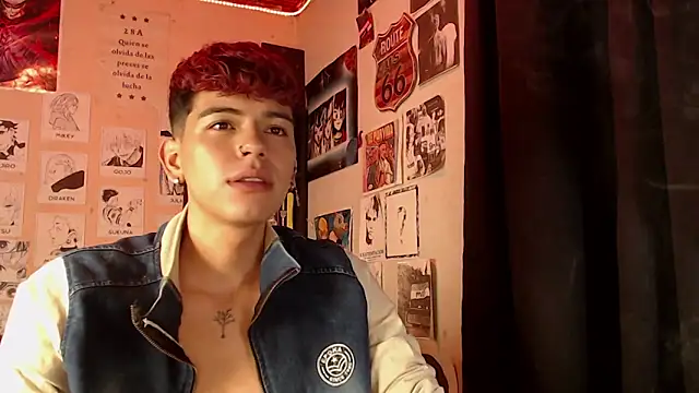 Snapshot of Mickey_Magic chatting on 03-14-25, 06:32 Mickey Magic online show from 03-14-25, 06:32