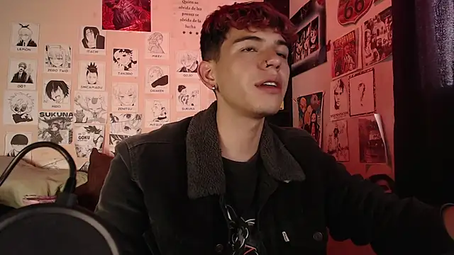 Snapshot of Mickey_Magic chatting on 03-21-25, 02:51 Mickey Magic online show from 03-21-25, 02:51