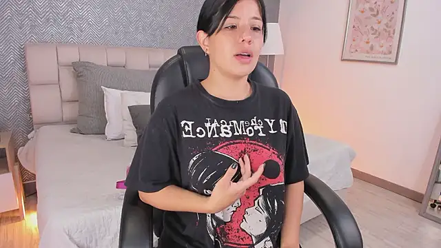 Snapshot of ah_mara_ chatting on 02-11-26, 11:37 ah mara online show from 02-11-26, 11:37