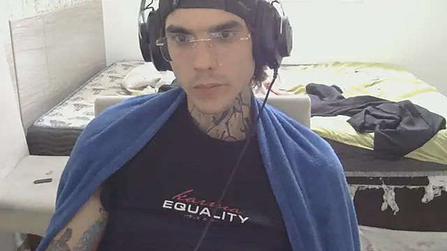 Snapshot of smokingink chatting on 06-25-26, 10:42 smokingink online show from 06-25-26, 10:42