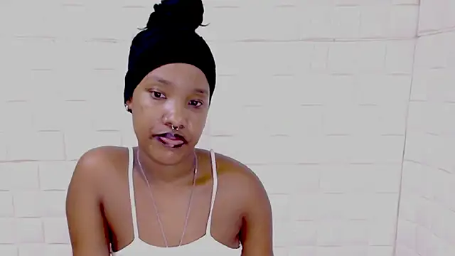 EroticSexyPrada online show from 04-18-26, 07:58