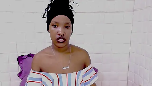 EroticSexyPrada online show from 04-22-26, 05:58