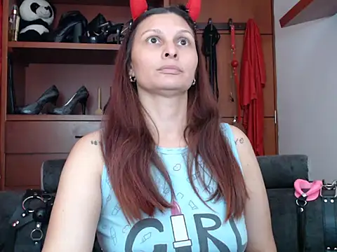 Snapshot of sachaclinford chatting on 06-12-26, 04:17 sachaclinford online show from 06-12-26, 04:17