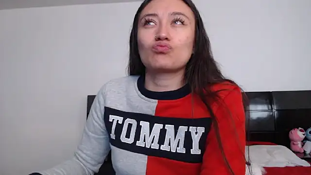 Snapshot of Elsa-bad chatting on 02-18-25, 12:17 Elsa-bad online show from 02-18-25, 12:17