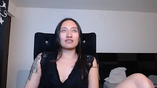 Snapshot of Elsa-bad chatting on 03-05-25, 01:42 Elsa-bad online show from 03-05-25, 01:42