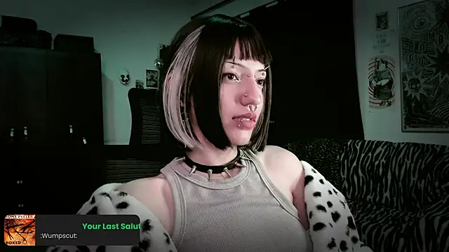 Snapshot of roxy_toxic chatting on 05-15-26, 11:23 roxy toxic online show from 05-15-26, 11:23