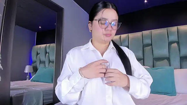 Snapshot of ValeriaOrtega chatting on 02-05-25, 11:44 ValeriaOrtega online show from 02-05-25, 11:44