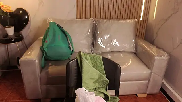 Snapshot of Kitten_Cam chatting on 06-23-26, 01:14 Kitten Cam online show from 06-23-26, 01:14