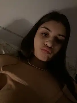 Snapshot of hdhehrv chatting on 01-29-25, 12:33 hdhehrv online show from 01-29-25, 12:33