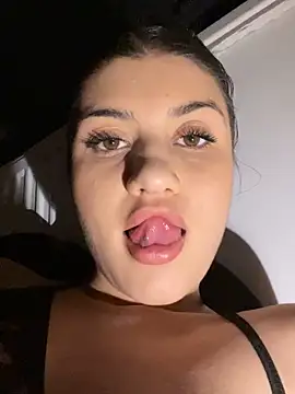 Snapshot of hdhehrv chatting on 02-22-25, 10:52 hdhehrv online show from 02-22-25, 10:52